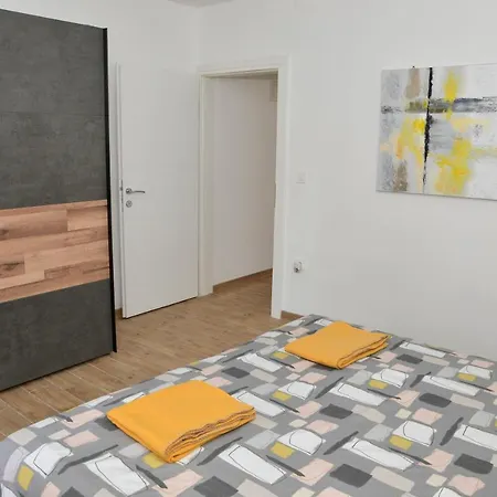 Apartment Nina 3 *